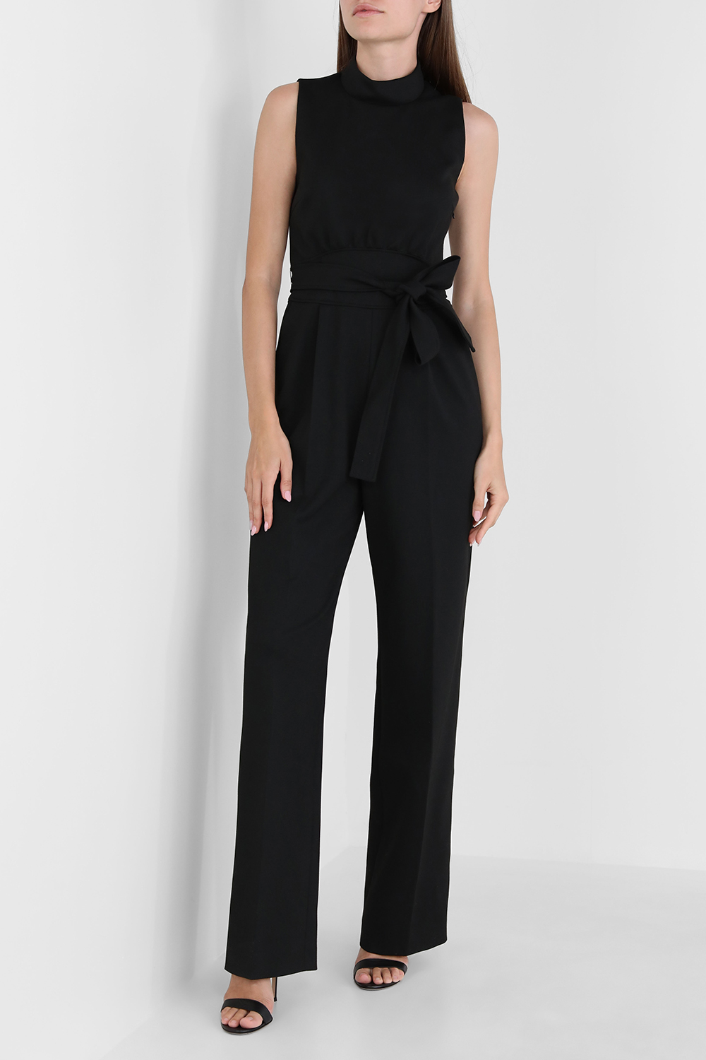 תמונת כל הלוק של אוברול ארוך עם קשירה